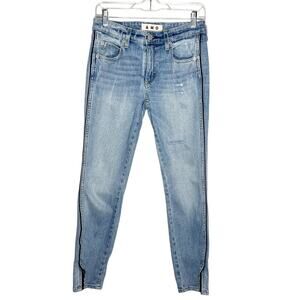 AMO / Twist with Piping Sweet Cheeks light wash skinny jeans / 27